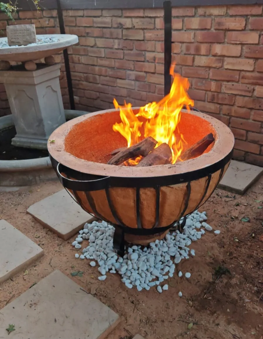 Boma braai bowl with open flame